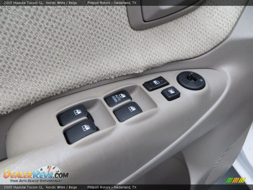 2005 Hyundai Tucson GL Nordic White / Beige Photo #30