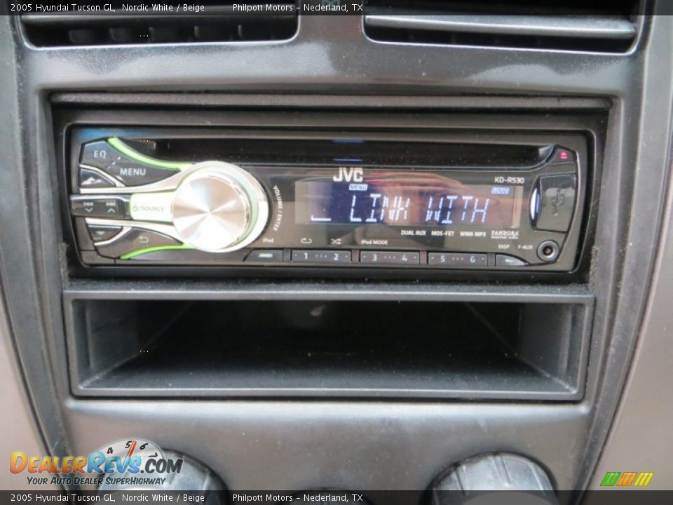 2005 Hyundai Tucson GL Nordic White / Beige Photo #35