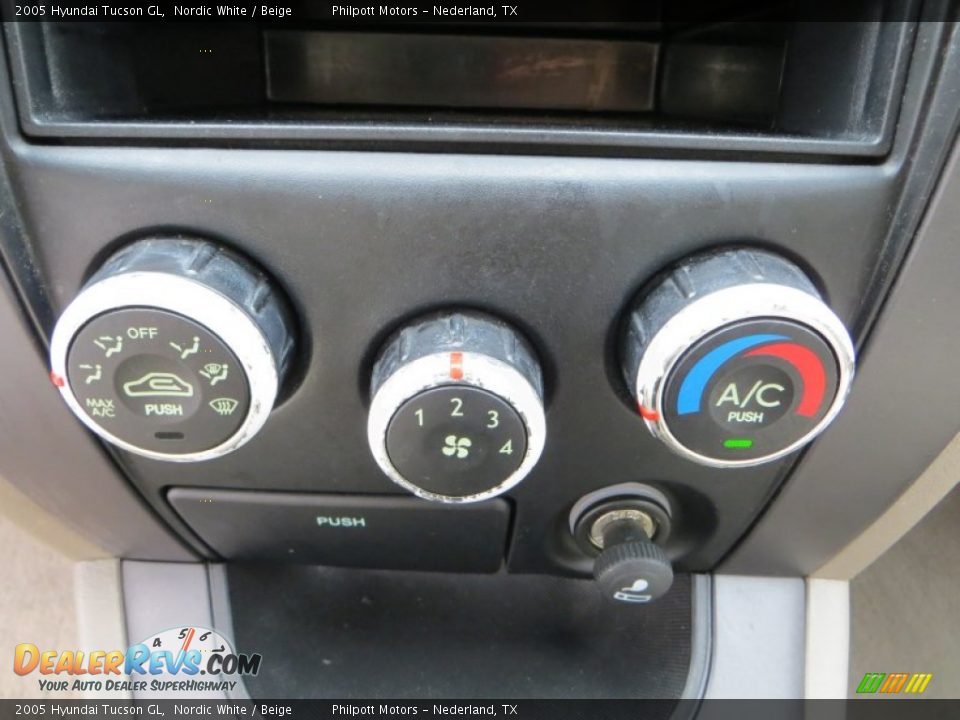 2005 Hyundai Tucson GL Nordic White / Beige Photo #36