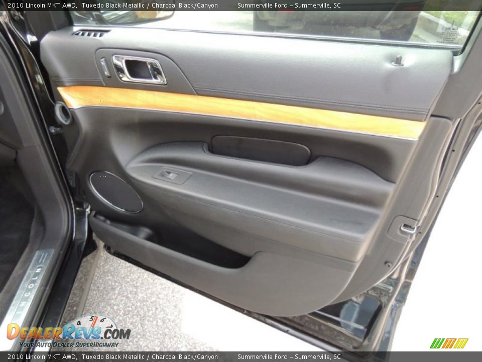 2010 Lincoln MKT AWD Tuxedo Black Metallic / Charcoal Black/Canyon Photo #12