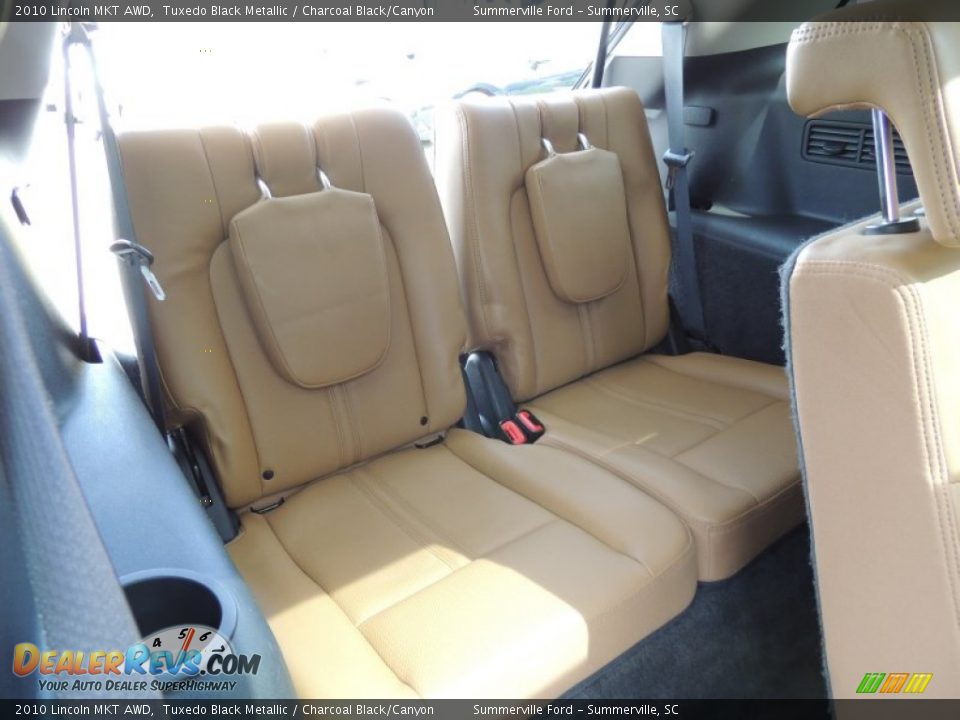 2010 Lincoln MKT AWD Tuxedo Black Metallic / Charcoal Black/Canyon Photo #17