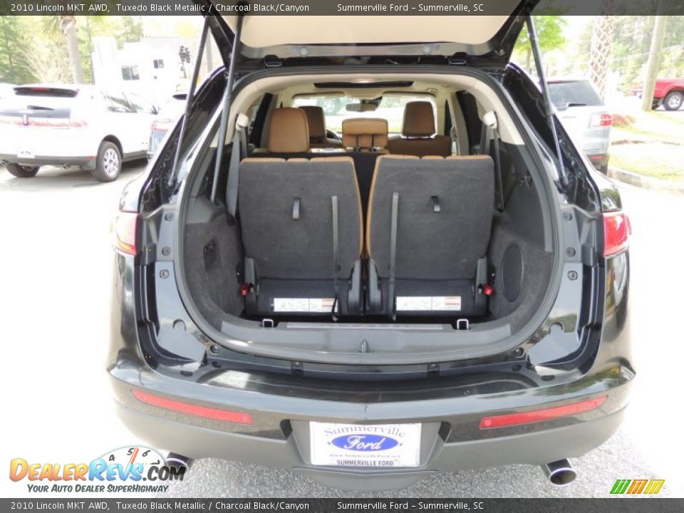 2010 Lincoln MKT AWD Tuxedo Black Metallic / Charcoal Black/Canyon Photo #18