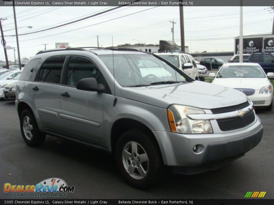 Front 3/4 View of 2005 Chevrolet Equinox LS Photo #1