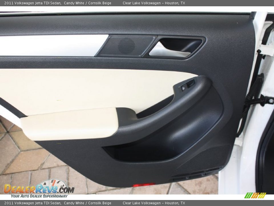 2011 Volkswagen Jetta TDI Sedan Candy White / Cornsilk Beige Photo #30