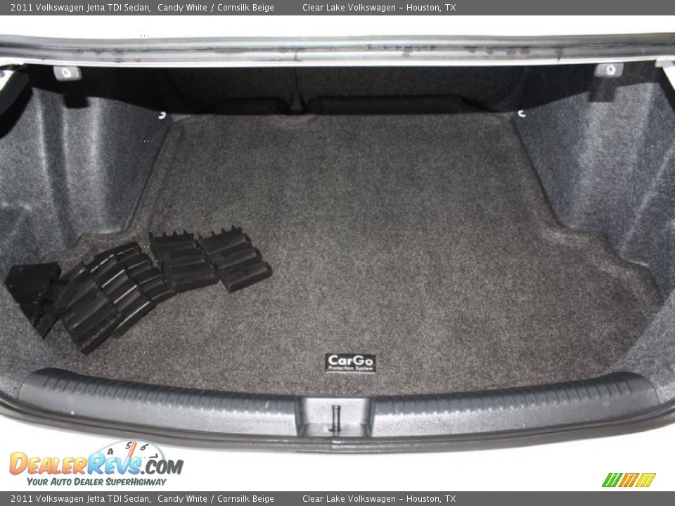 2011 Volkswagen Jetta TDI Sedan Candy White / Cornsilk Beige Photo #35