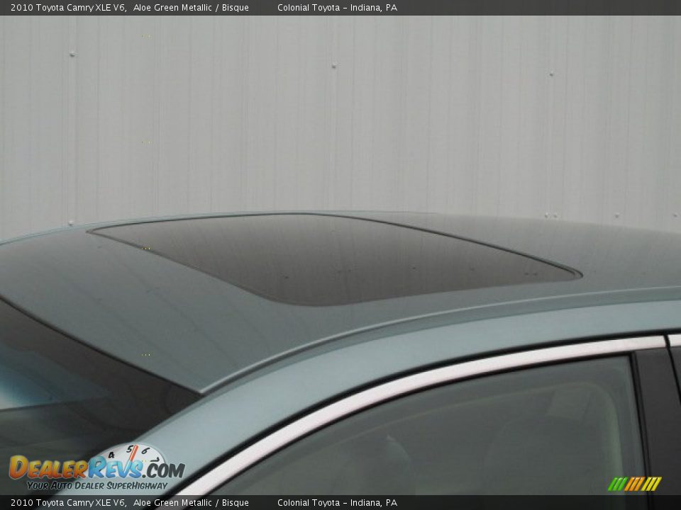 2010 Toyota Camry XLE V6 Aloe Green Metallic / Bisque Photo #4