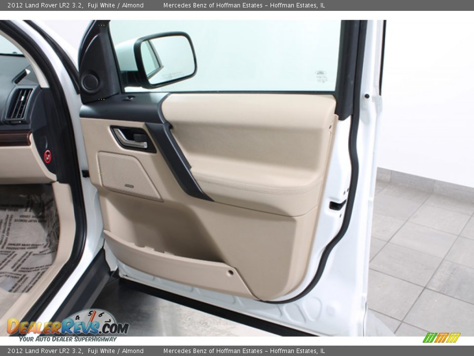 2012 Land Rover LR2 3.2 Fuji White / Almond Photo #12