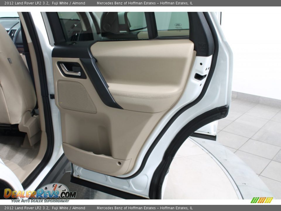 2012 Land Rover LR2 3.2 Fuji White / Almond Photo #13