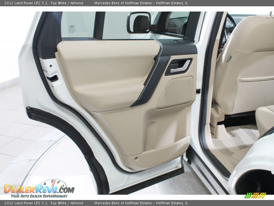 2012 Land Rover LR2 3.2 Fuji White / Almond Photo #14