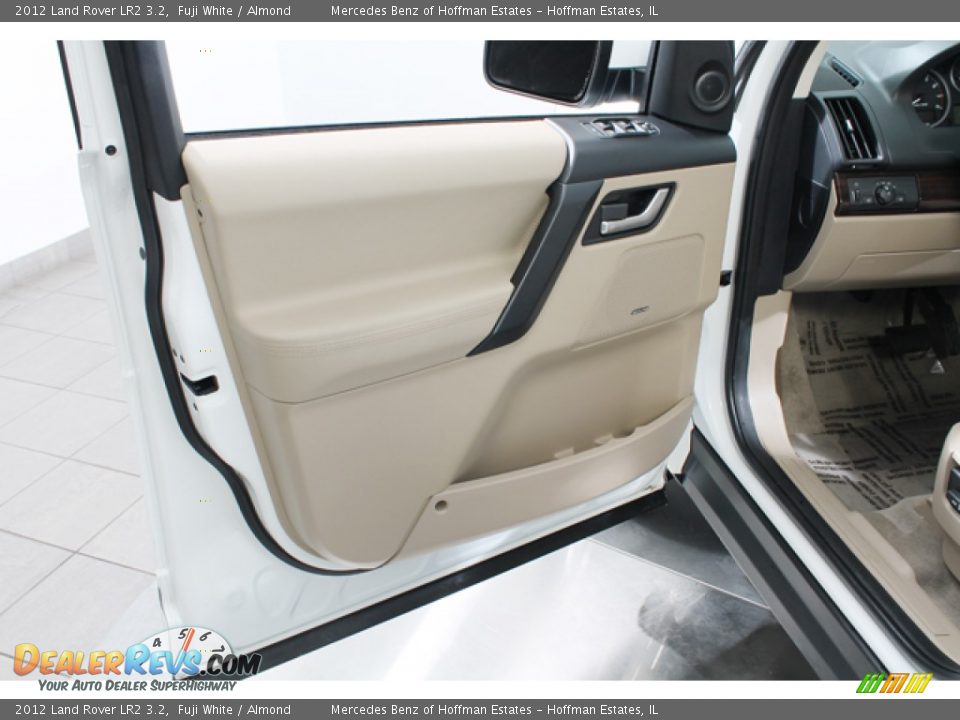 2012 Land Rover LR2 3.2 Fuji White / Almond Photo #15