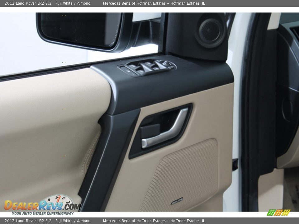 2012 Land Rover LR2 3.2 Fuji White / Almond Photo #16
