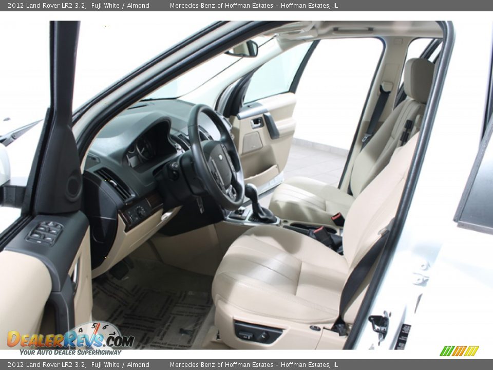 2012 Land Rover LR2 3.2 Fuji White / Almond Photo #17