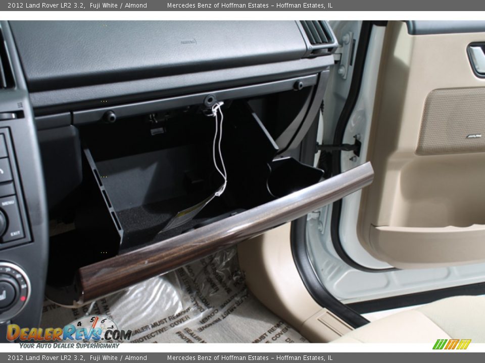 2012 Land Rover LR2 3.2 Fuji White / Almond Photo #21