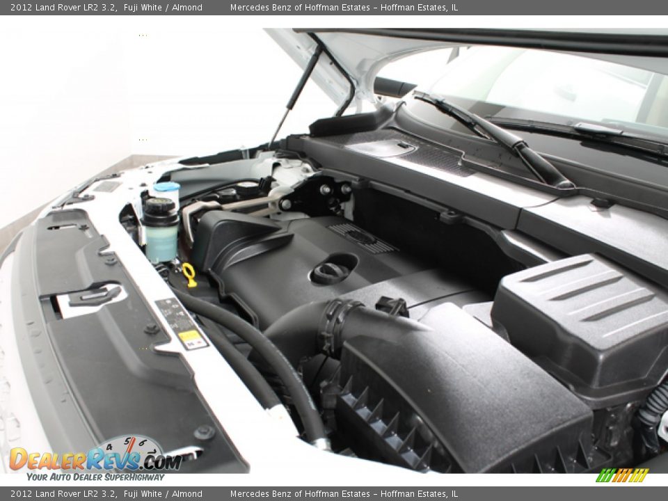 2012 Land Rover LR2 3.2 Fuji White / Almond Photo #24