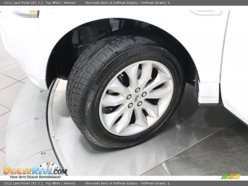 2012 Land Rover LR2 3.2 Fuji White / Almond Photo #26
