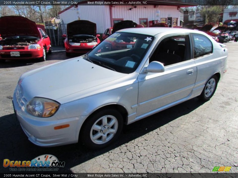 Front 3/4 View of 2005 Hyundai Accent GT Coupe Photo #10