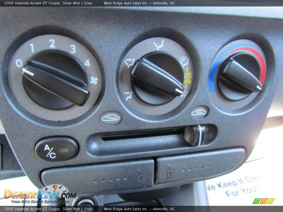 Controls of 2005 Hyundai Accent GT Coupe Photo #22