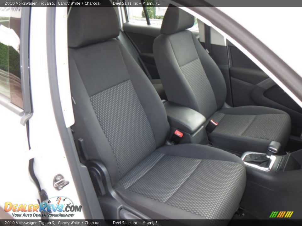 Front Seat of 2010 Volkswagen Tiguan S Photo #10