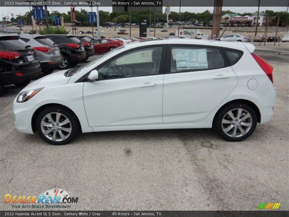 2013 Hyundai Accent SE 5 Door Century White / Gray Photo #6
