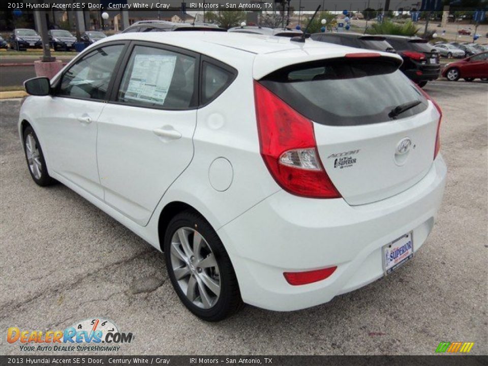 2013 Hyundai Accent SE 5 Door Century White / Gray Photo #7