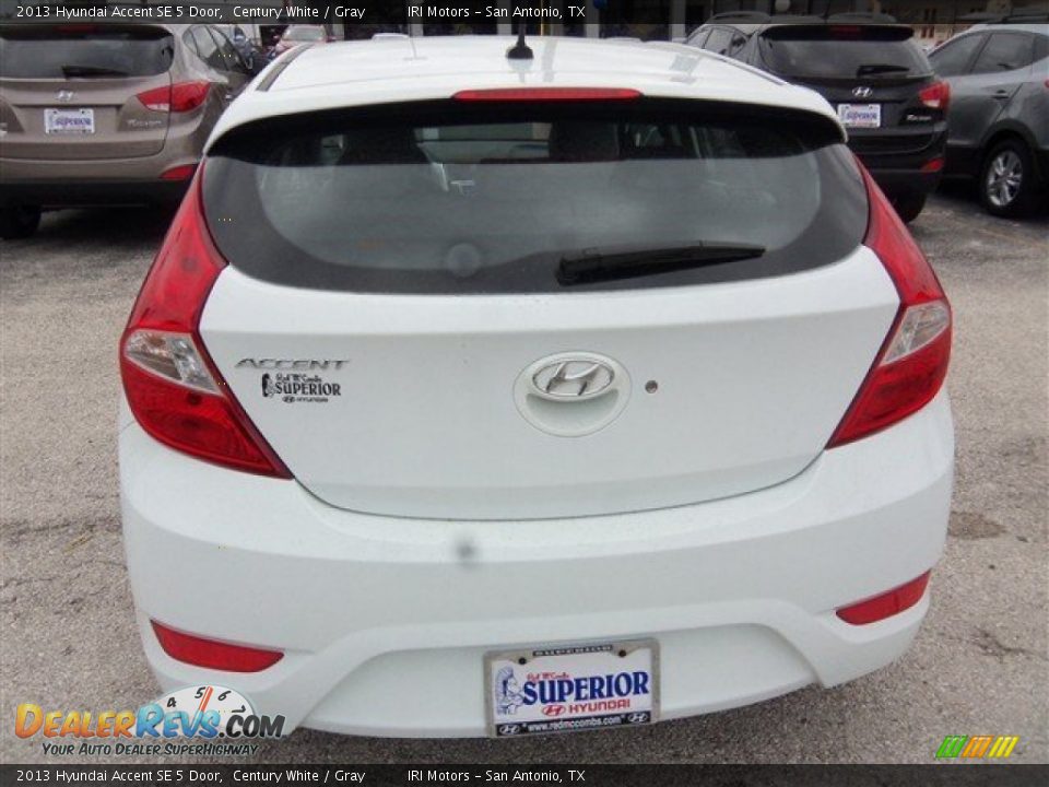 2013 Hyundai Accent SE 5 Door Century White / Gray Photo #8