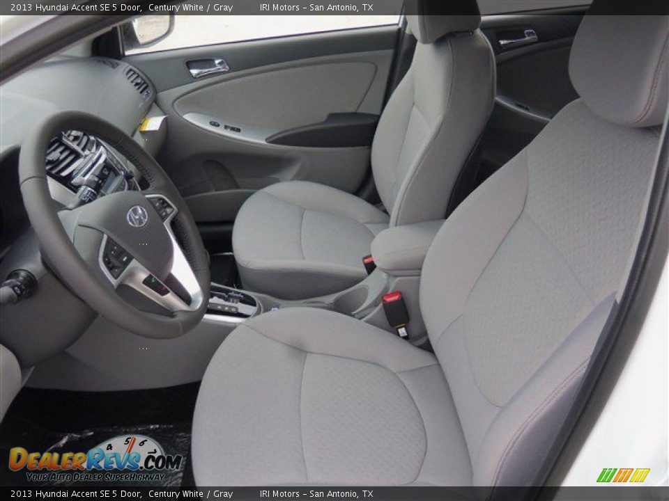 2013 Hyundai Accent SE 5 Door Century White / Gray Photo #10