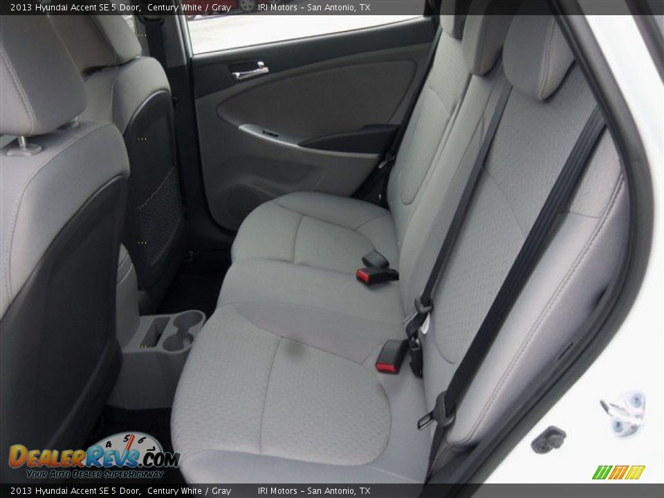 2013 Hyundai Accent SE 5 Door Century White / Gray Photo #12