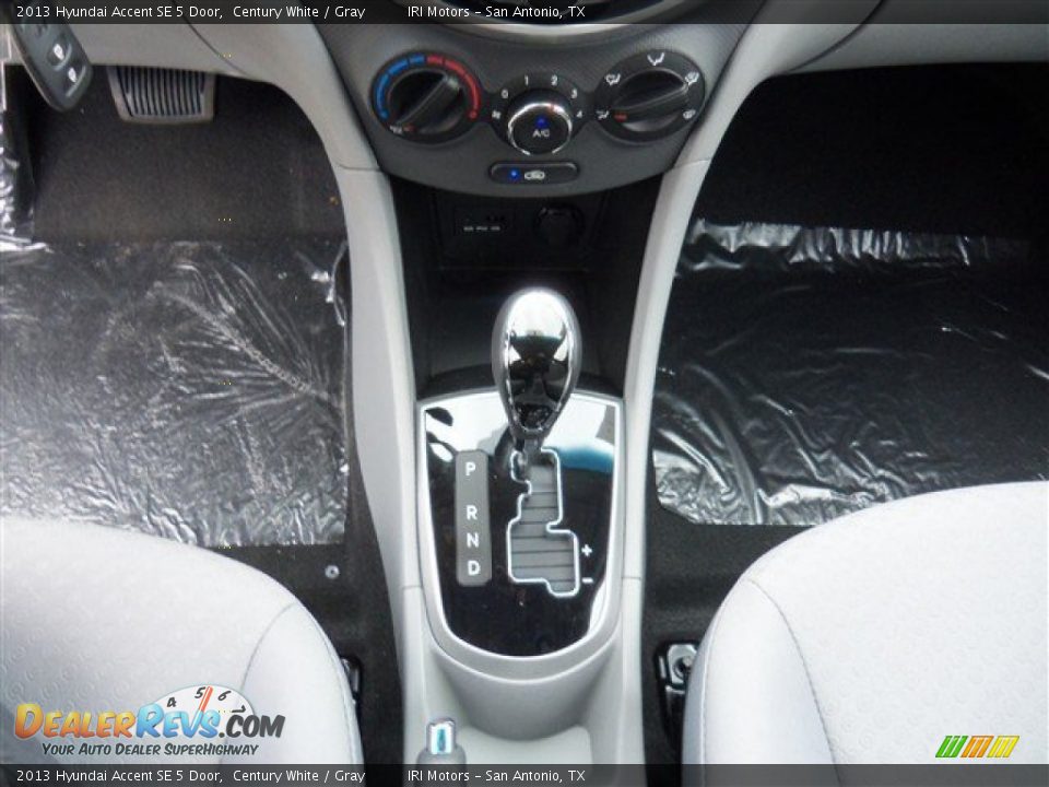 2013 Hyundai Accent SE 5 Door Century White / Gray Photo #15