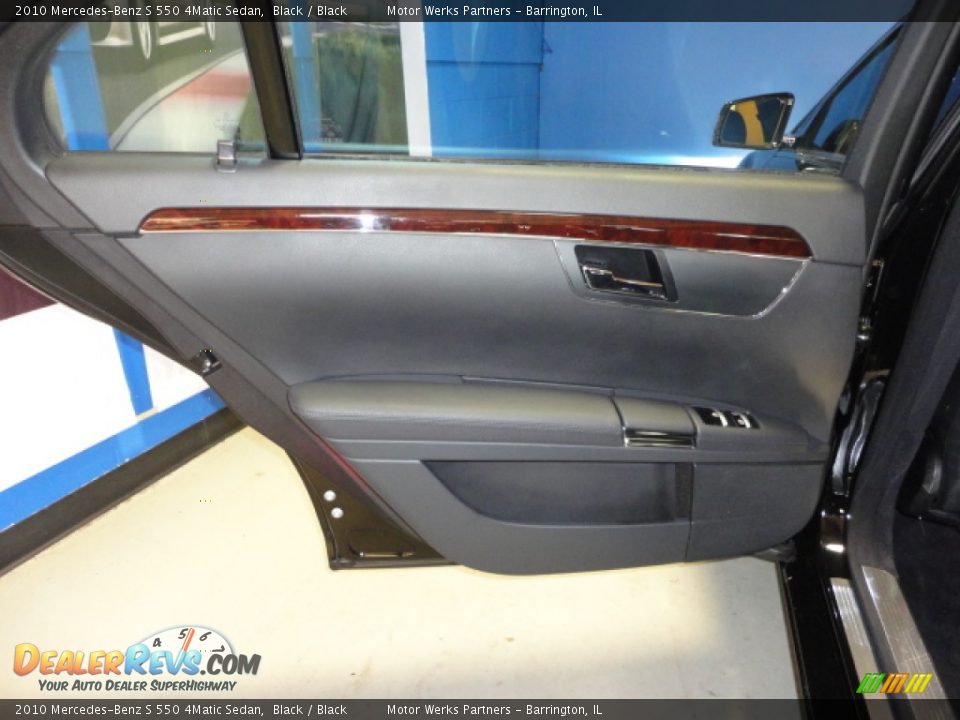 2010 Mercedes-Benz S 550 4Matic Sedan Black / Black Photo #16