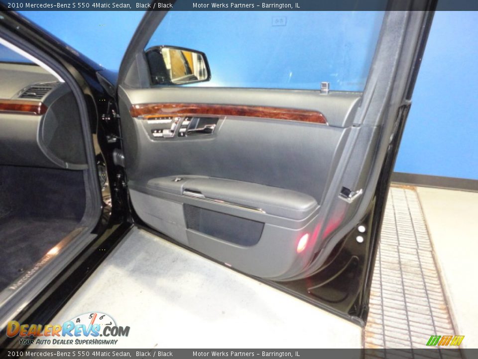 2010 Mercedes-Benz S 550 4Matic Sedan Black / Black Photo #22