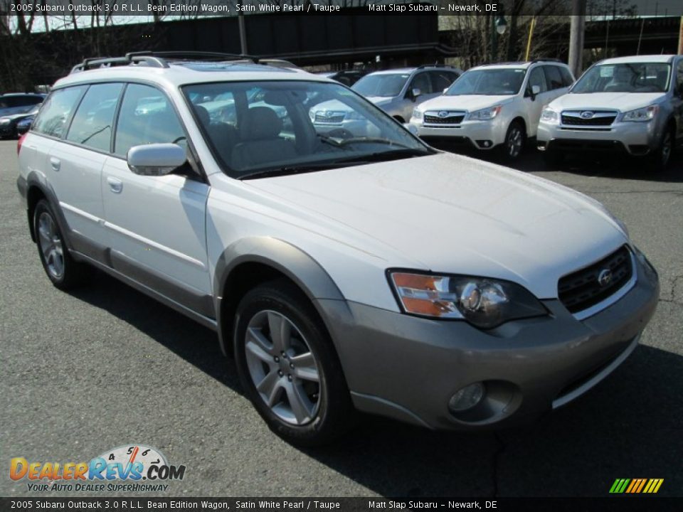 Front 3/4 View of 2005 Subaru Outback 3.0 R L.L. Bean Edition Wagon Photo #4