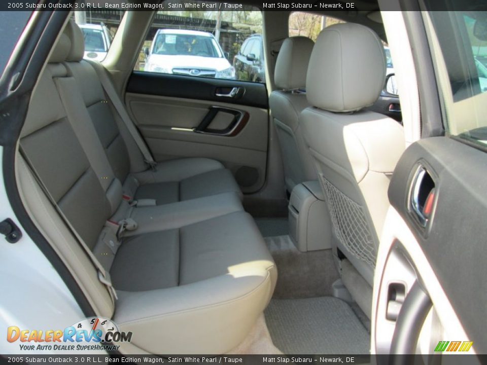 2005 Subaru Outback 3.0 R L.L. Bean Edition Wagon Satin White Pearl / Taupe Photo #16