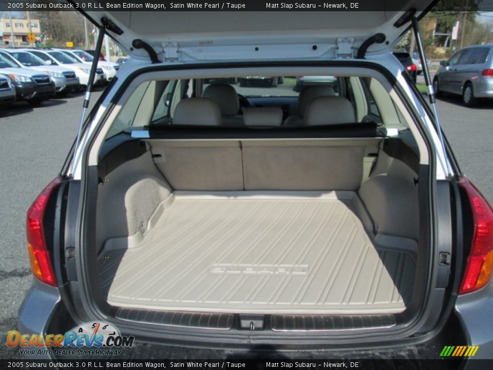 2005 Subaru Outback 3.0 R L.L. Bean Edition Wagon Satin White Pearl / Taupe Photo #17