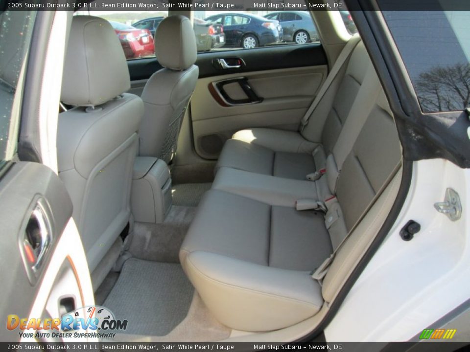 2005 Subaru Outback 3.0 R L.L. Bean Edition Wagon Satin White Pearl / Taupe Photo #18