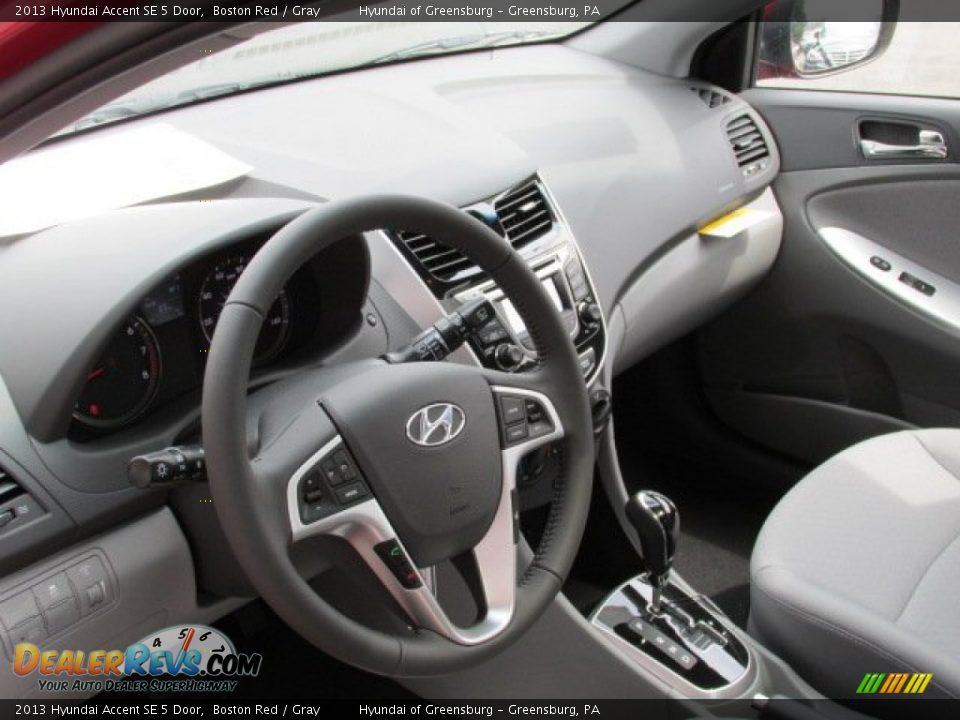 2013 Hyundai Accent SE 5 Door Boston Red / Gray Photo #6