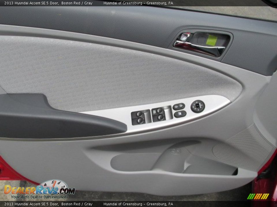2013 Hyundai Accent SE 5 Door Boston Red / Gray Photo #7