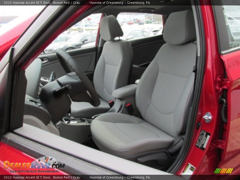 2013 Hyundai Accent SE 5 Door Boston Red / Gray Photo #8