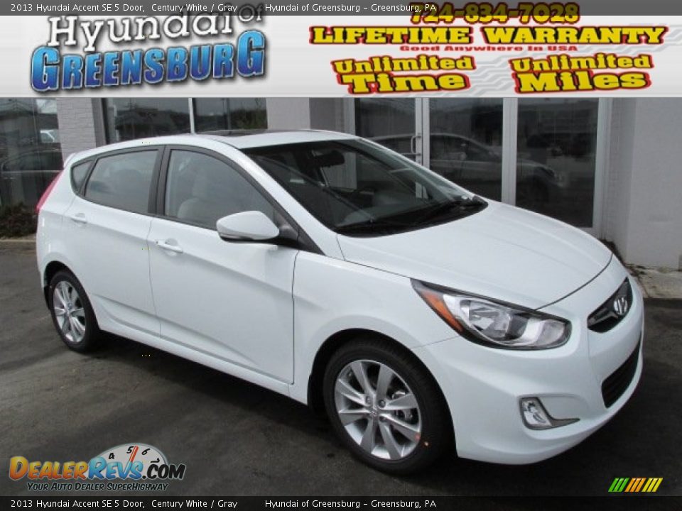 2013 Hyundai Accent SE 5 Door Century White / Gray Photo #1