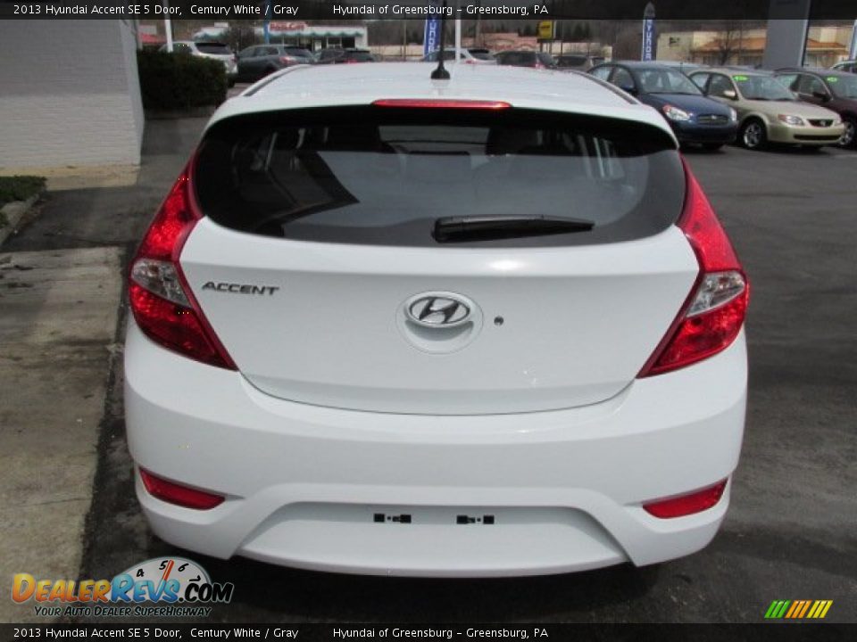2013 Hyundai Accent SE 5 Door Century White / Gray Photo #5