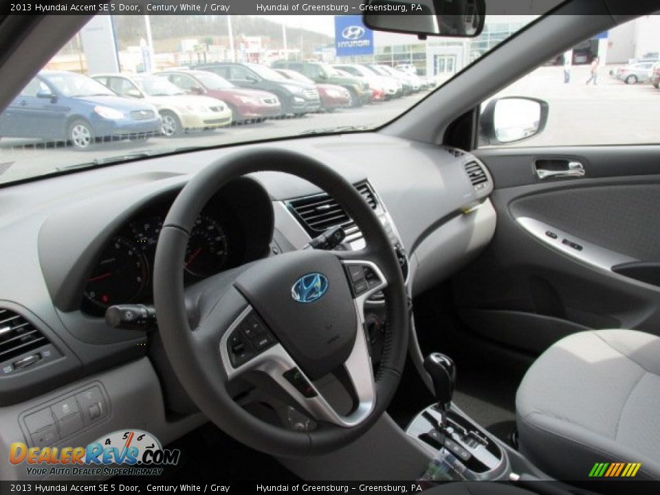 2013 Hyundai Accent SE 5 Door Century White / Gray Photo #6