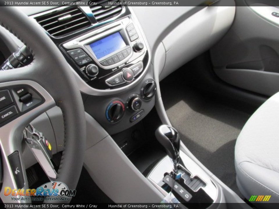 2013 Hyundai Accent SE 5 Door Century White / Gray Photo #8