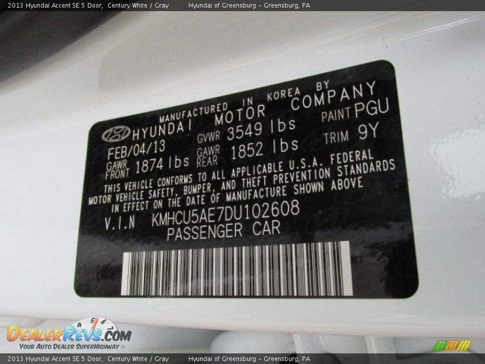 2013 Hyundai Accent SE 5 Door Century White / Gray Photo #10