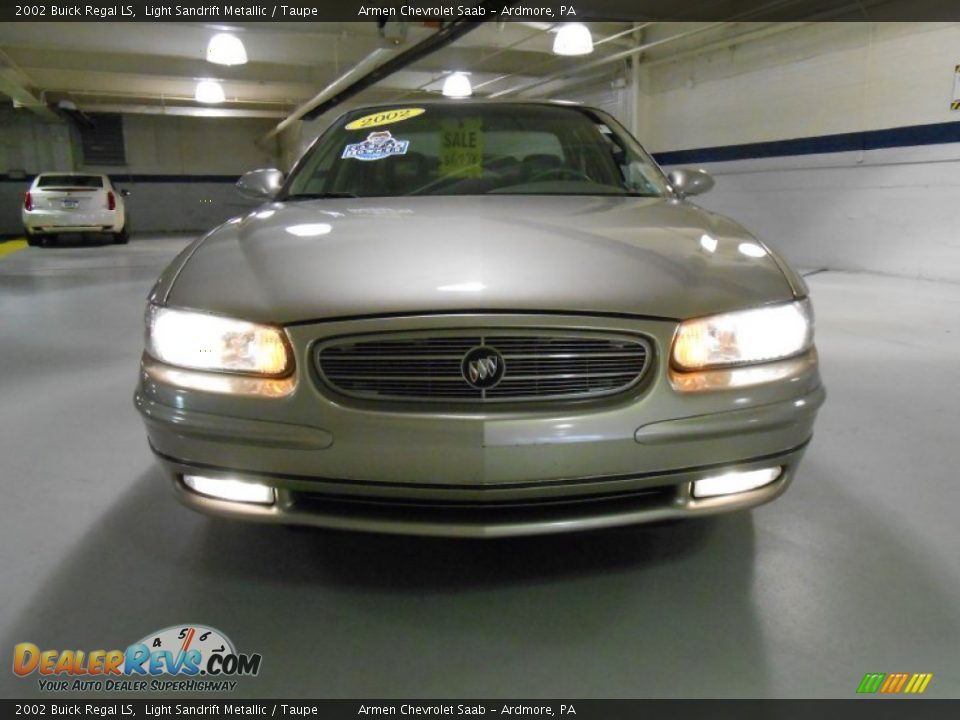 2002 Buick Regal LS Light Sandrift Metallic / Taupe Photo #2