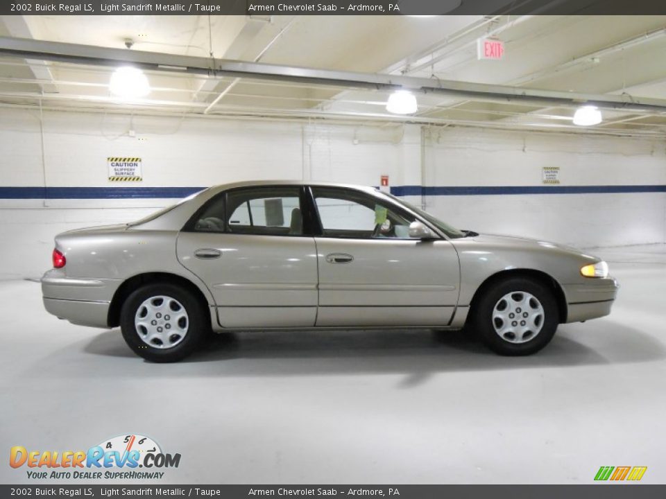 Light Sandrift Metallic 2002 Buick Regal LS Photo #4