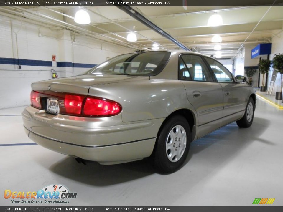 2002 Buick Regal LS Light Sandrift Metallic / Taupe Photo #5