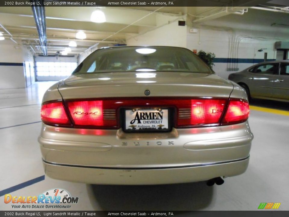 2002 Buick Regal LS Light Sandrift Metallic / Taupe Photo #6