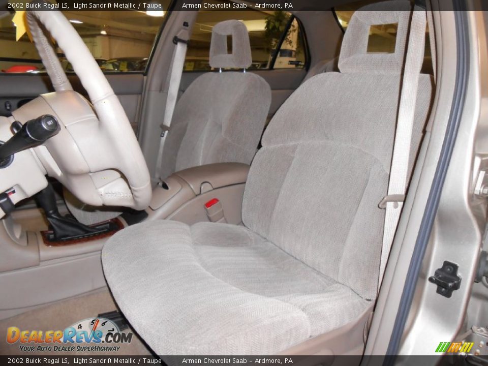 Front Seat of 2002 Buick Regal LS Photo #11