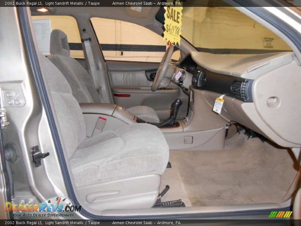 2002 Buick Regal LS Light Sandrift Metallic / Taupe Photo #13