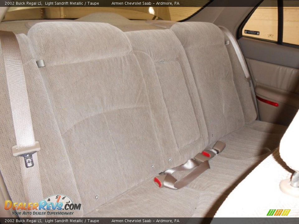 2002 Buick Regal LS Light Sandrift Metallic / Taupe Photo #15
