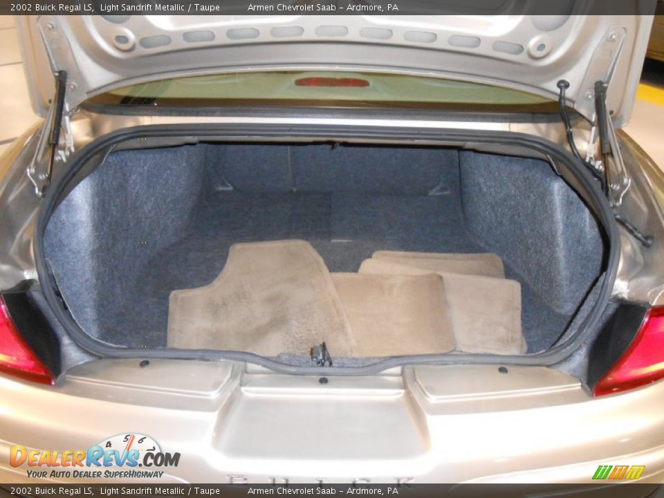 2002 Buick Regal LS Trunk Photo #16